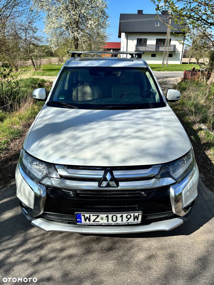 Mitsubishi Outlander 2.0 Instyle Navi 4WD CVT - 2