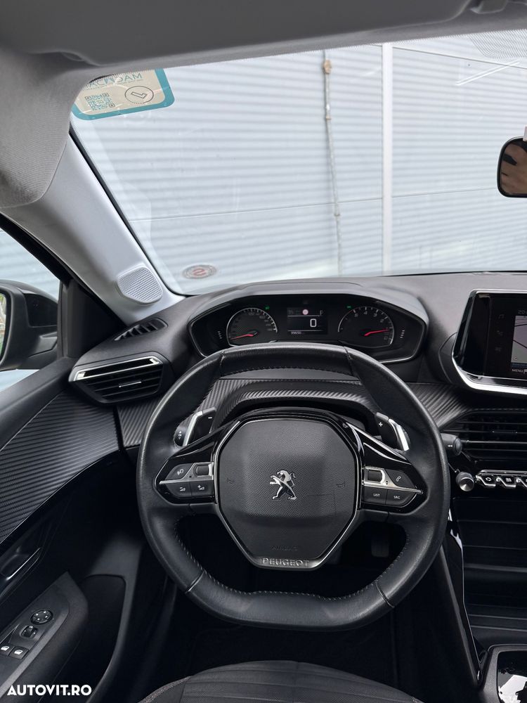 Peugeot 208 - 6