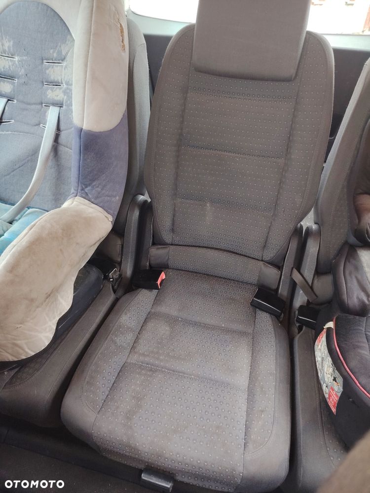 Volkswagen Touran - 9