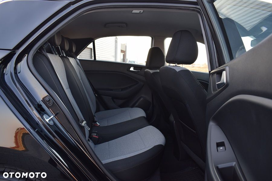 Hyundai i20 blue 1.2 Advantage+ - 11