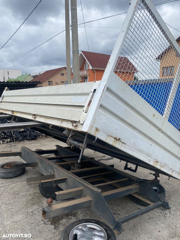 Bena Basculabila Iveco pe 3 parti, cu cilindru hidraulic - 4