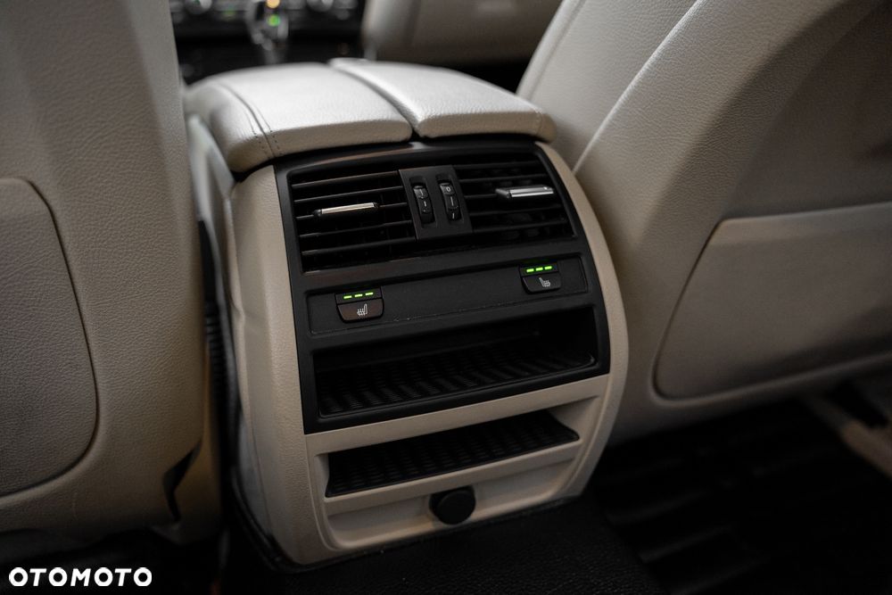 BMW Seria 5 528i xDrive Luxury Line - 27