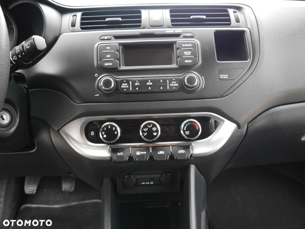 Kia Rio 1.1 CRDI Attract - 10