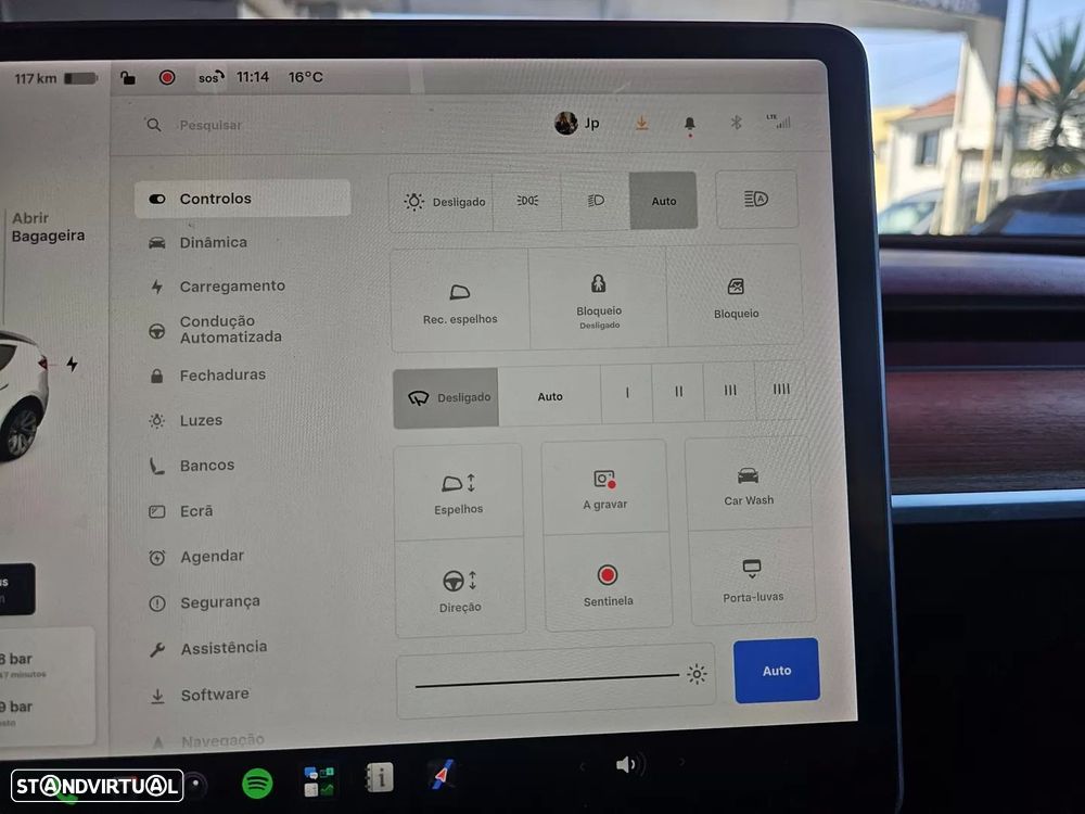 Tesla Model Y Long Range Dual Motor AWD - 12