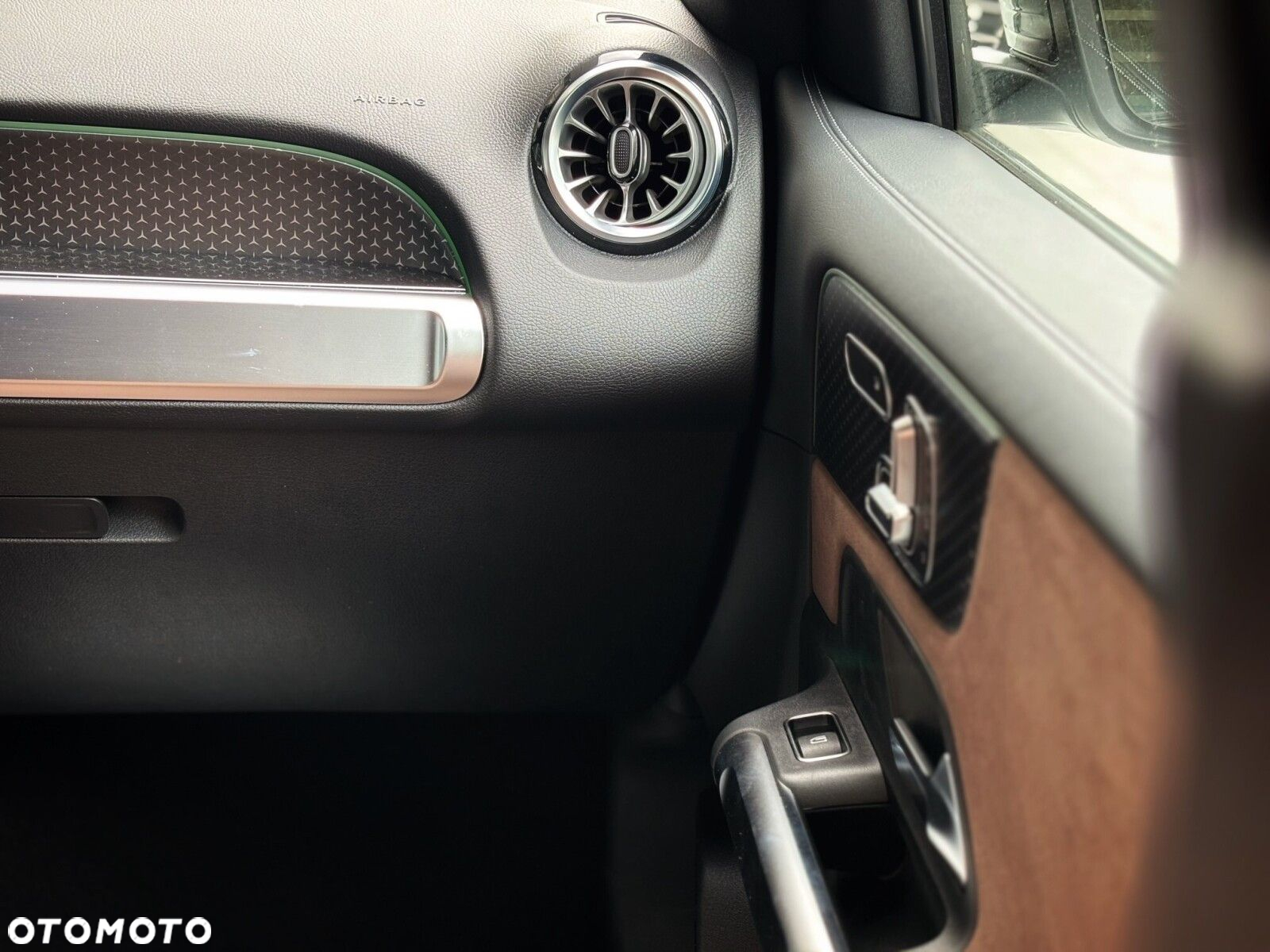 Mercedes-Benz GLB - 14