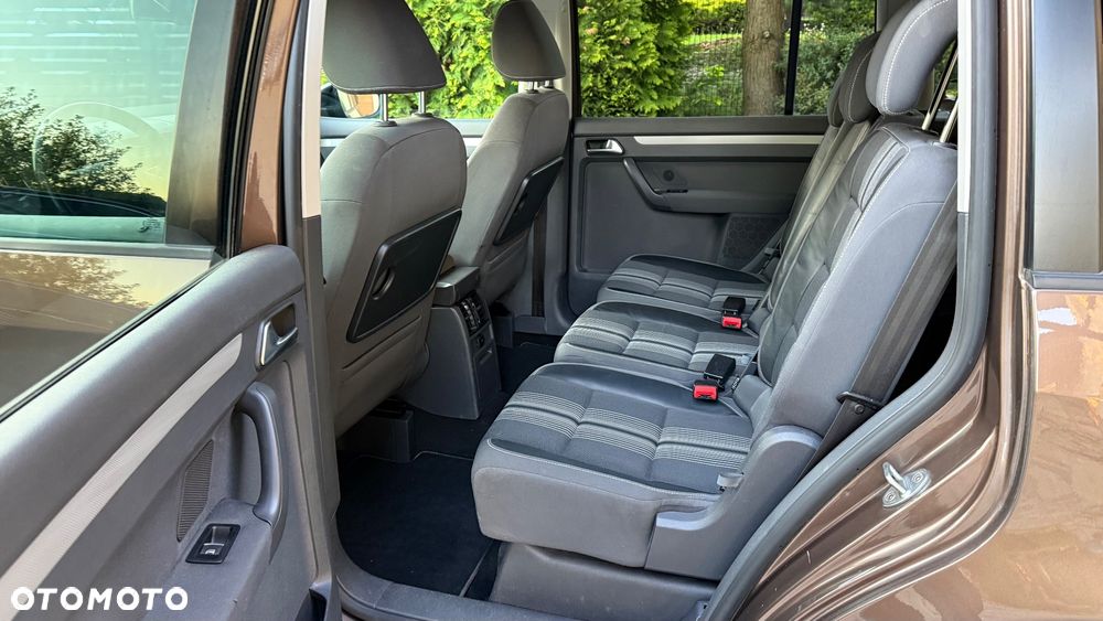 Volkswagen Touran 2.0 TDI DPF STYLE - 24