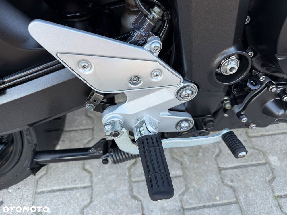 Yamaha FZ6 - 16