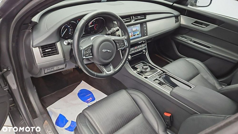 Jaguar XF 2.0 i4D Prestige - 9