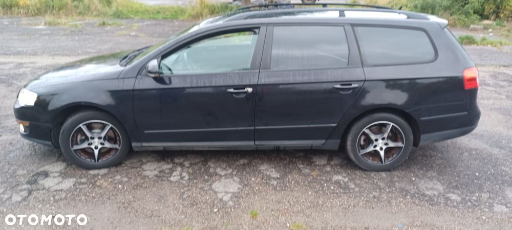 Volkswagen Passat 1.9 TDI Highline - 2