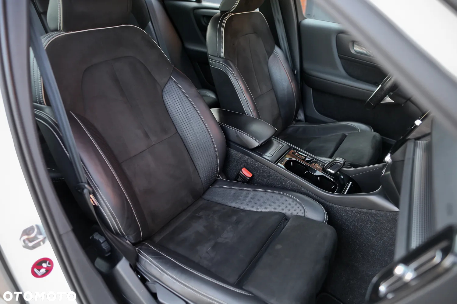 Volvo XC 40 D4 AWD Geartronic R-Design - 30