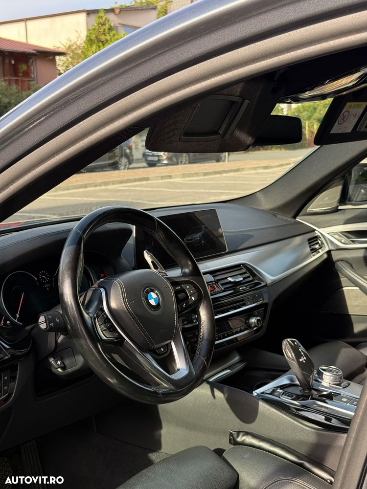 BMW Seria 5 530i xDrive AT - 24
