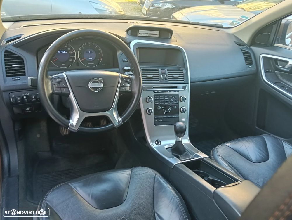 Volvo XC 60 D5 Momentum - 8