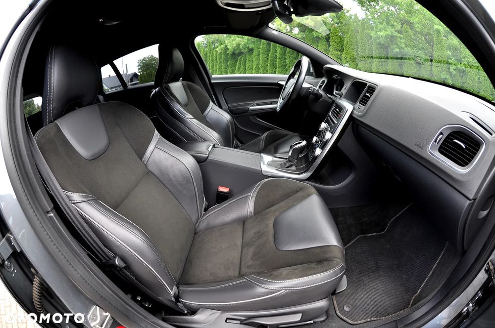 Volvo V60 D4 Geartronic R-Design - 17