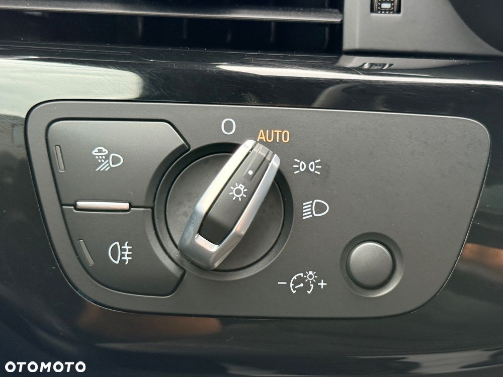 Audi A4 Avant 35 TFSI mHEV S Line S tronic - 27