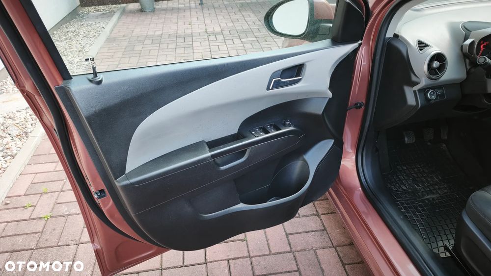 Chevrolet Aveo 1.6 LTZ - 13