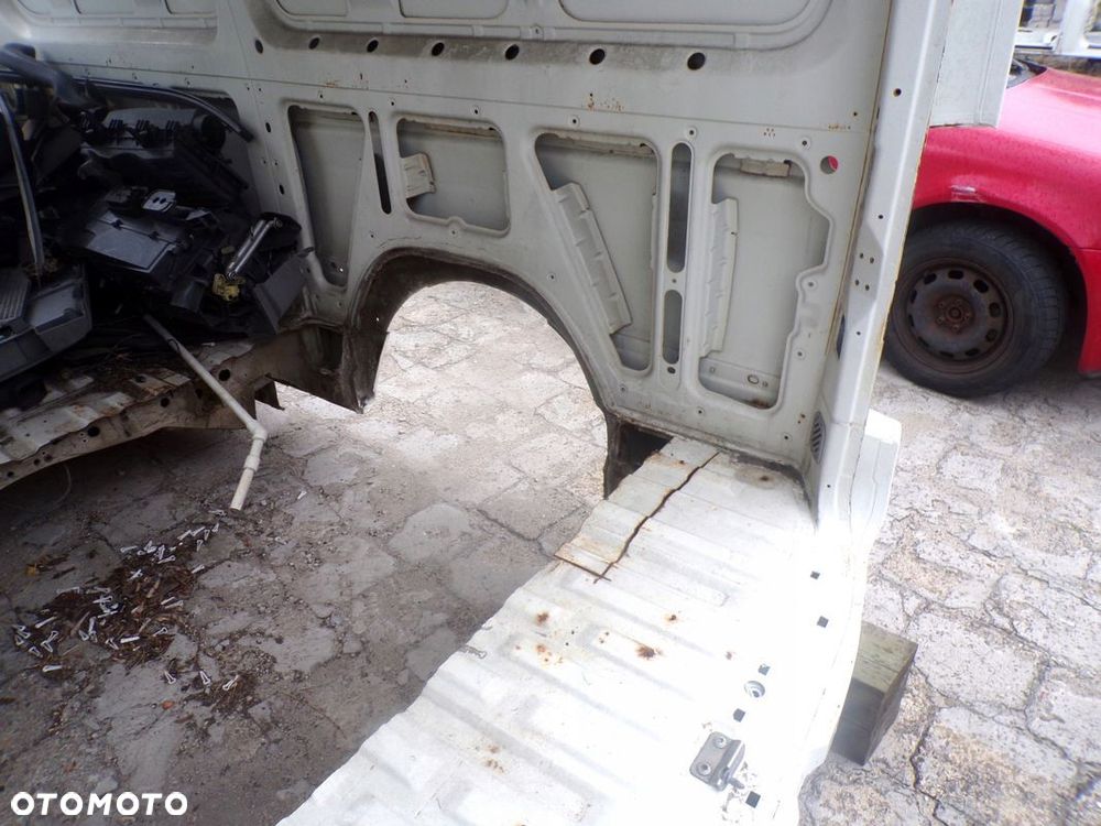 VW CRAFTER ŚREDNI 2006-20016r SŁUPKI ĆWIARTKI TYŁ SAMOCHODU BEZ RDZY - 4