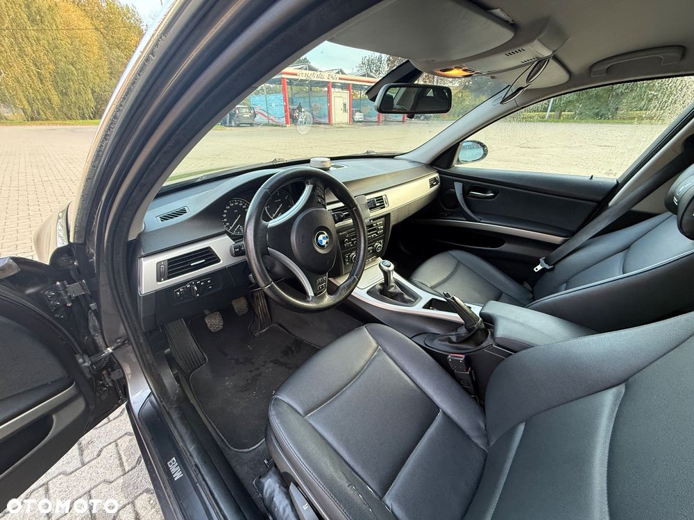 BMW Seria 3 318d - 26