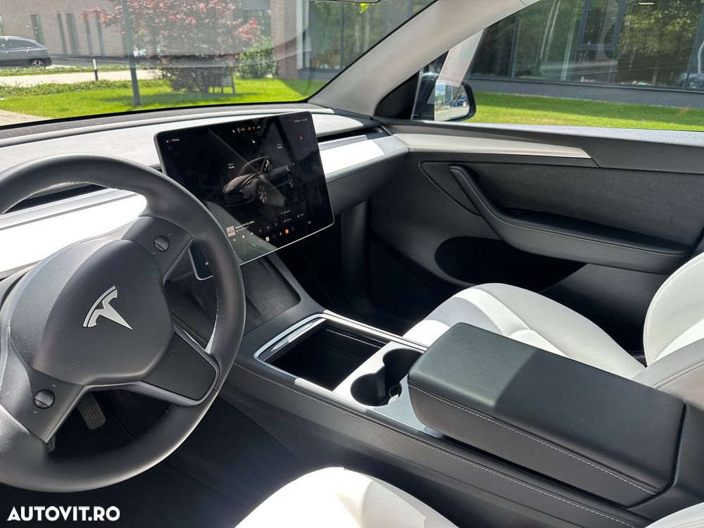 Tesla Model Y - 11
