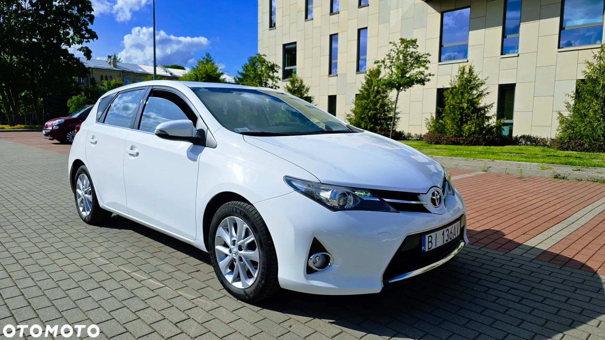 Toyota Auris 1.6 Valvematic Executive - 1