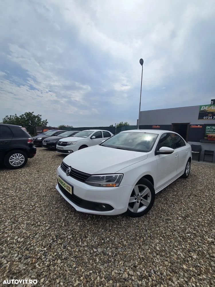 Volkswagen Jetta 1.6 TDI DSG Comfortline - 1