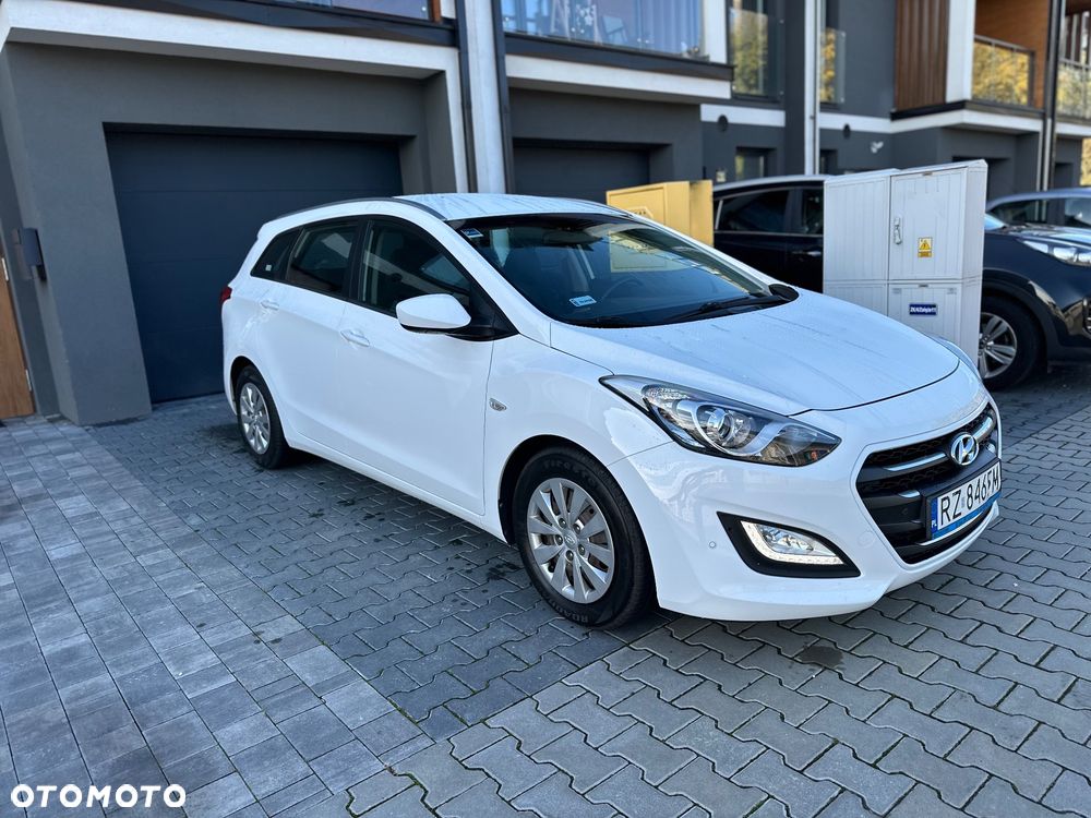 Hyundai i30 1.6 GDI Classic + - 16