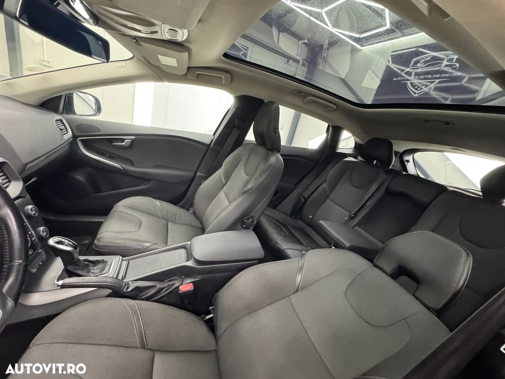 Volvo V40 D3 Geartronic Momentum - 24