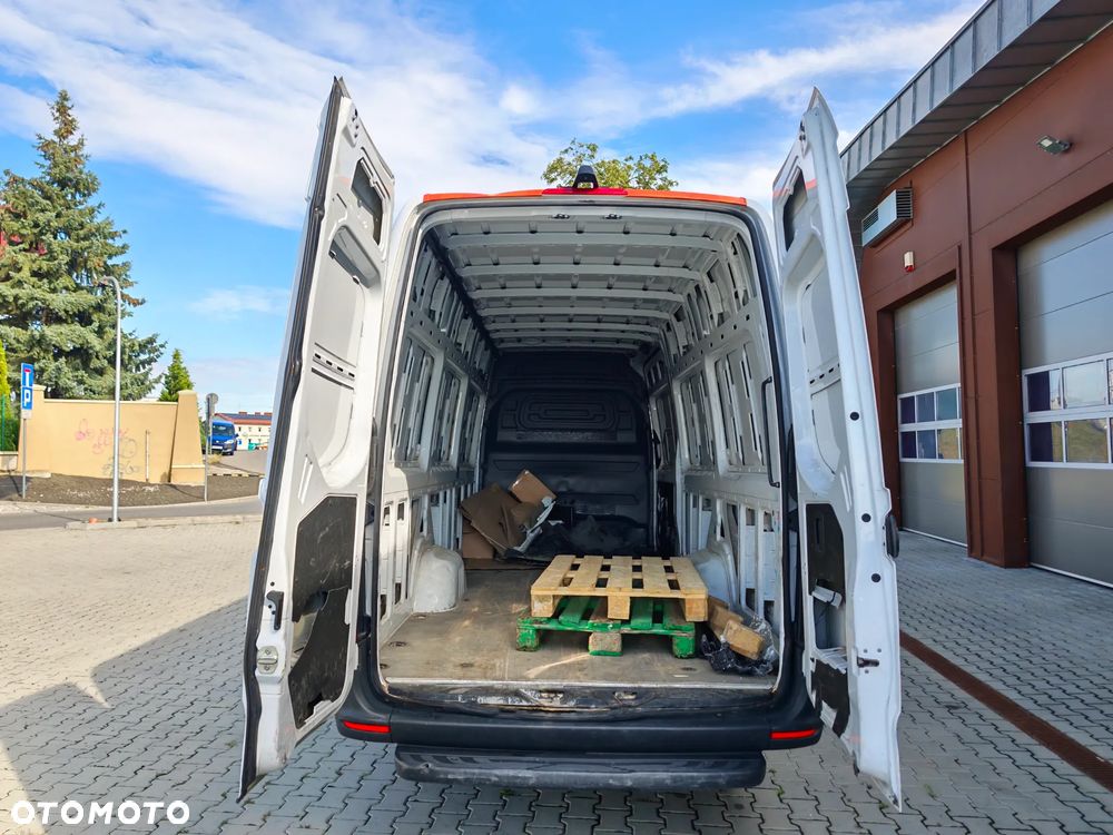 Mercedes-Benz Sprinter - 12