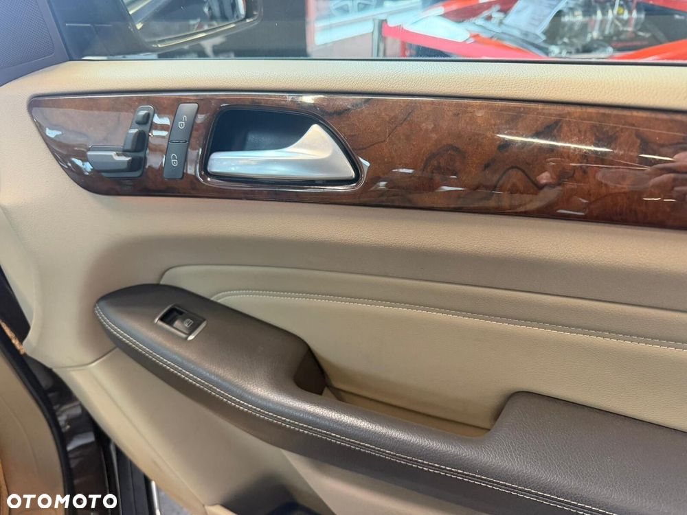 Mercedes-Benz ML - 13