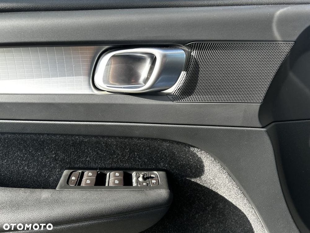 Volvo XC 40 - 18