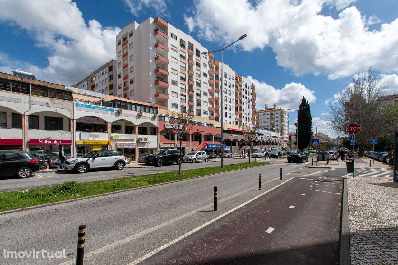 Apartamento, recuperado, para venda, Sintra - Massamá e Monte Abraão - Grande imagem: 2/22