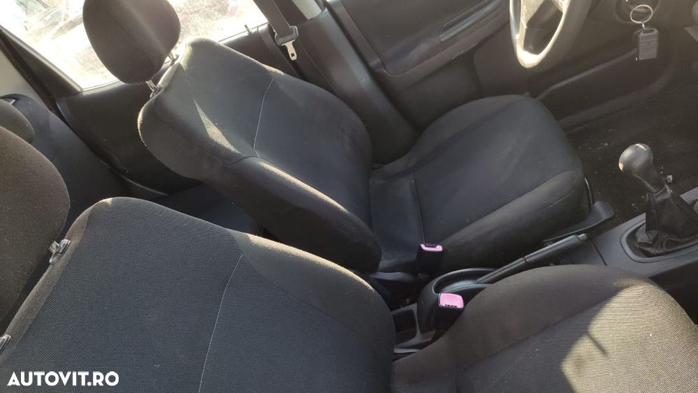 Dezmembrez suzuki ignis 1.3 4x2 și 1.5 benzina 4x4 fabricatie 2005 - 6