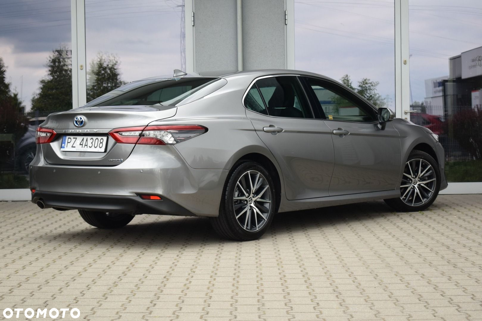 Toyota Camry - 3