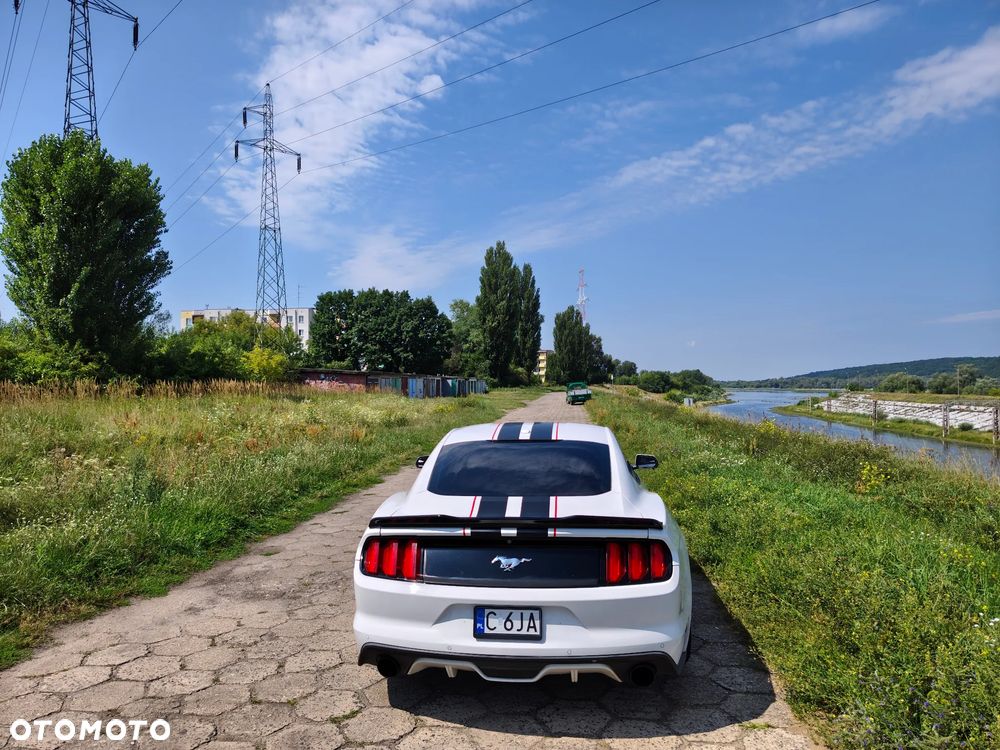 Ford Mustang 2.3 EcoBoost - 32