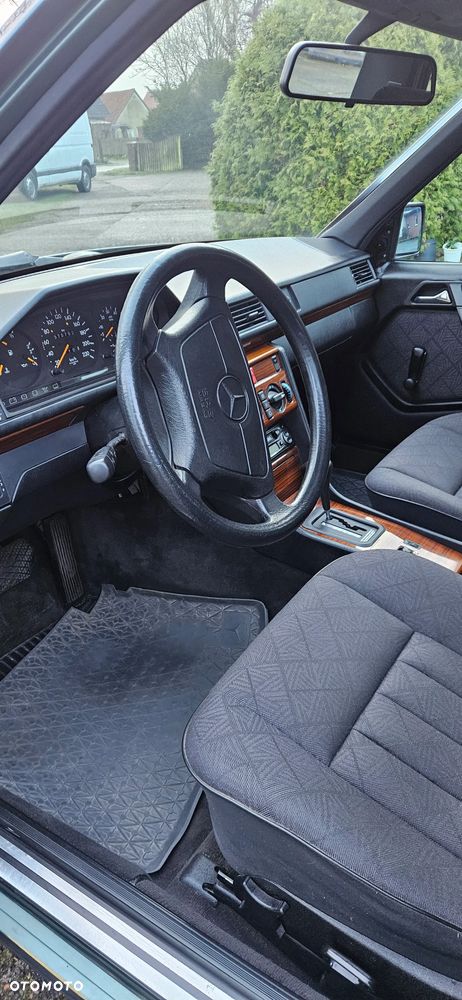 Mercedes-Benz W124 (1984-1993) - 13