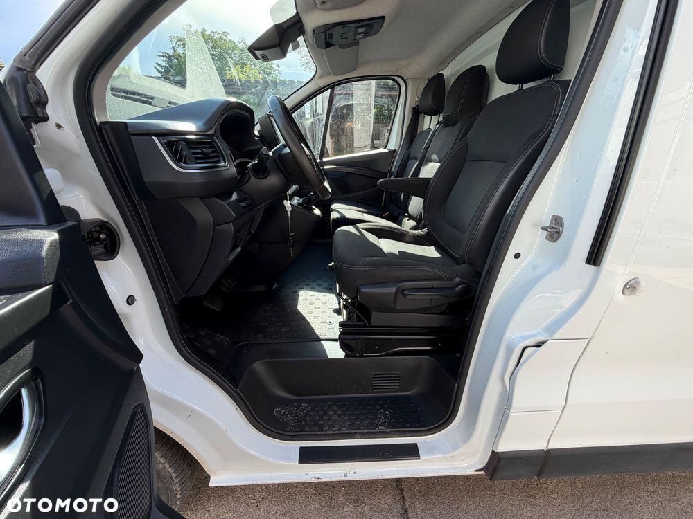 Renault TRAFIC BOGATA WERSJA!! Martwe pole, Park Assist, NAWIGACJA KLIMATYZACJA TEMPOMAT, świeżo sprowadzony, OKAZJA !!!! - 13