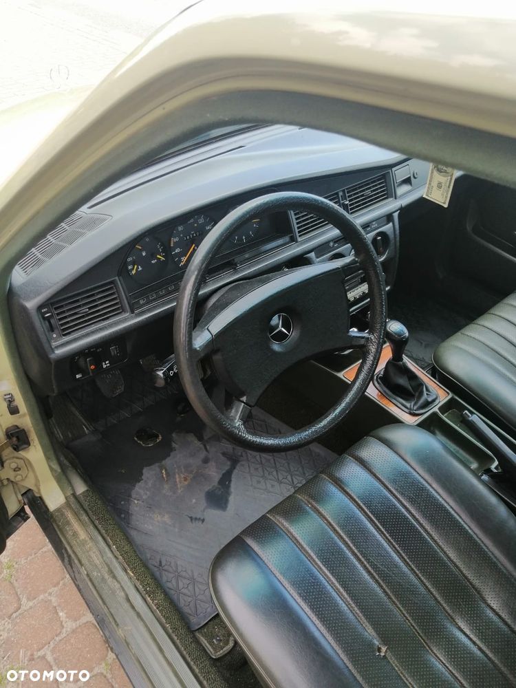 Mercedes-Benz W201 (190) - 6
