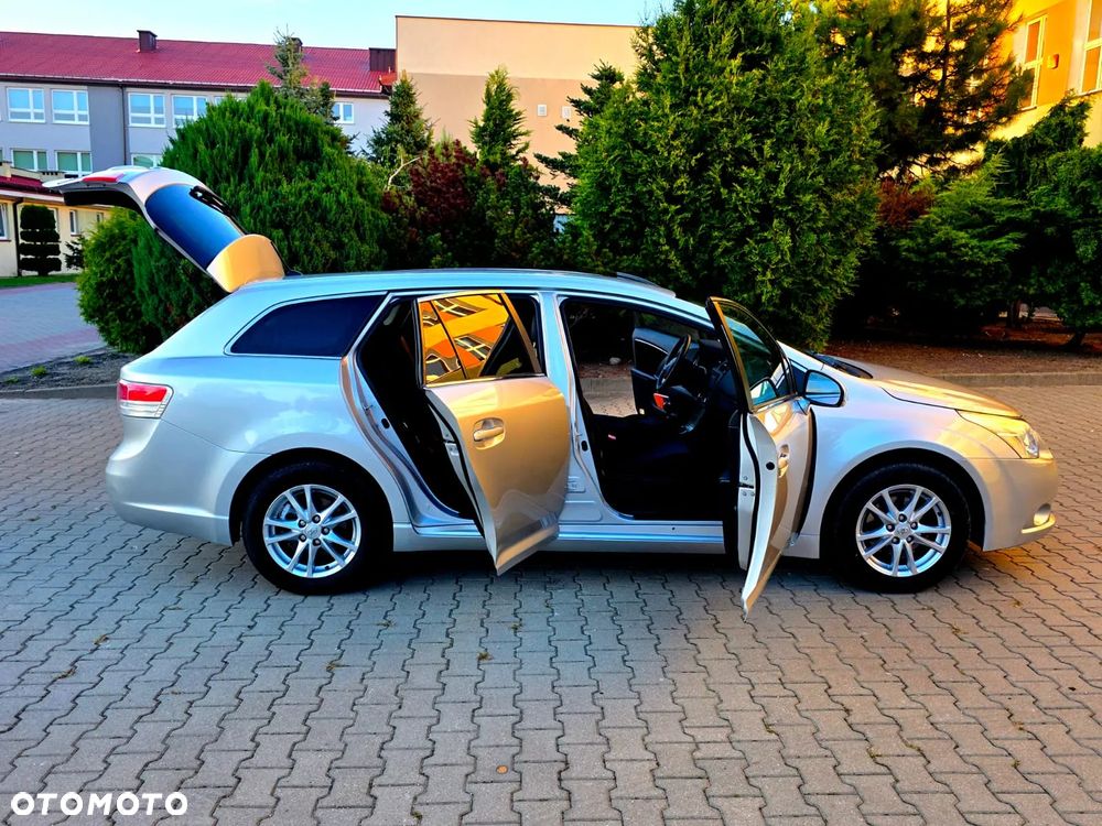 Toyota Avensis - 25