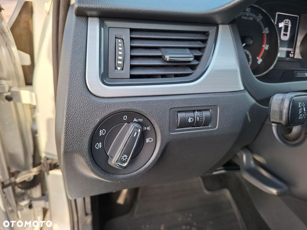 Skoda RAPID - 19