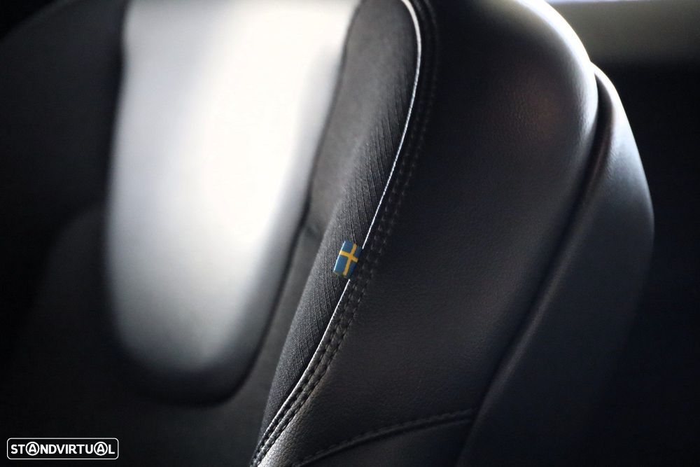 Volvo XC 60 2.0 D4 Momentum Geartronic - 9