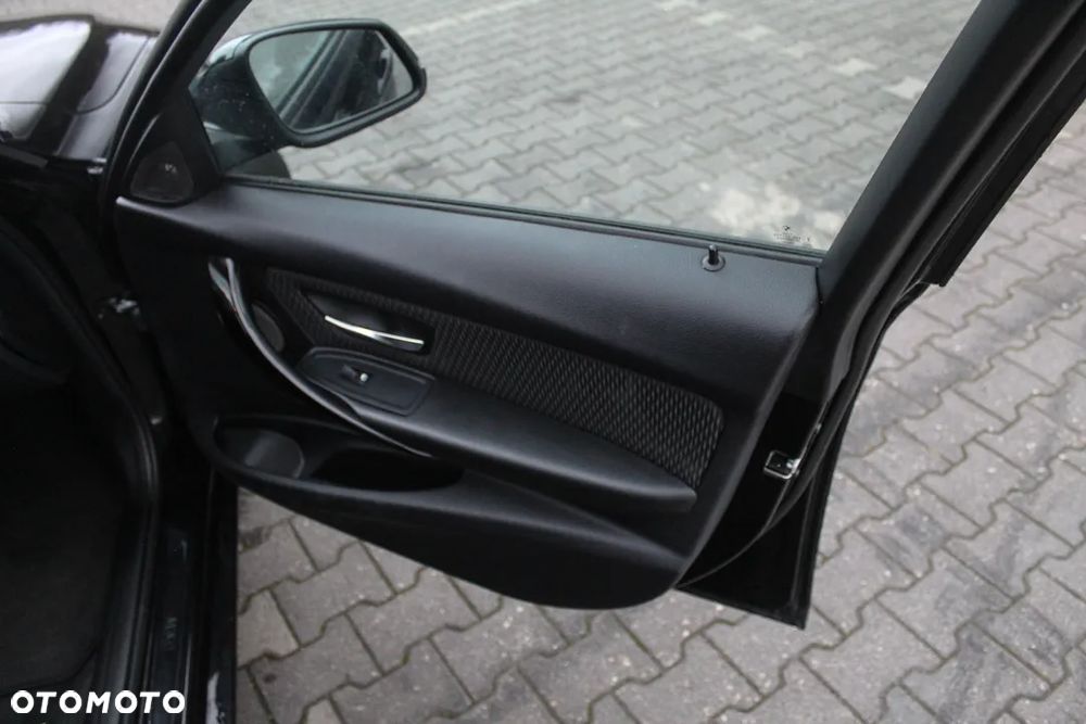 BMW Seria 3 320d Sport-Aut - 31