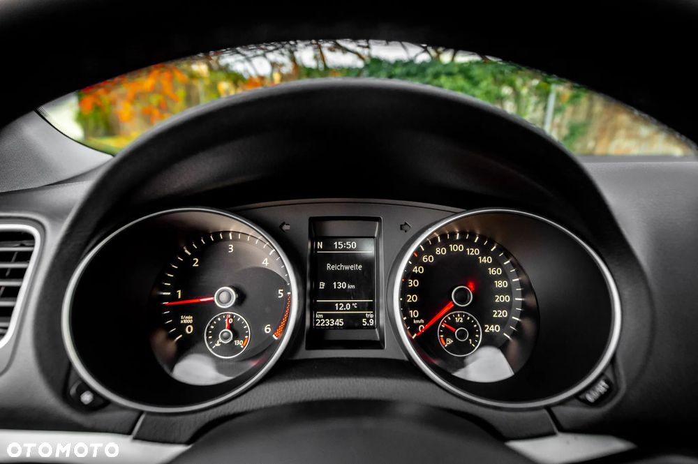 Volkswagen Golf 2.0 TDI DPF Highline - 26