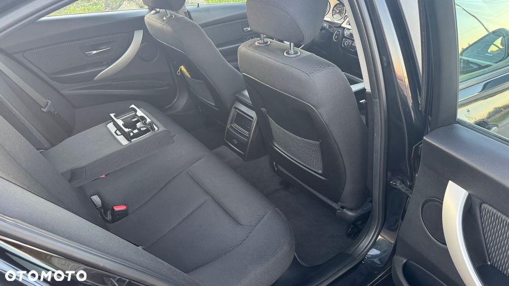 BMW Seria 3 316d Sport Line Shadow - 16