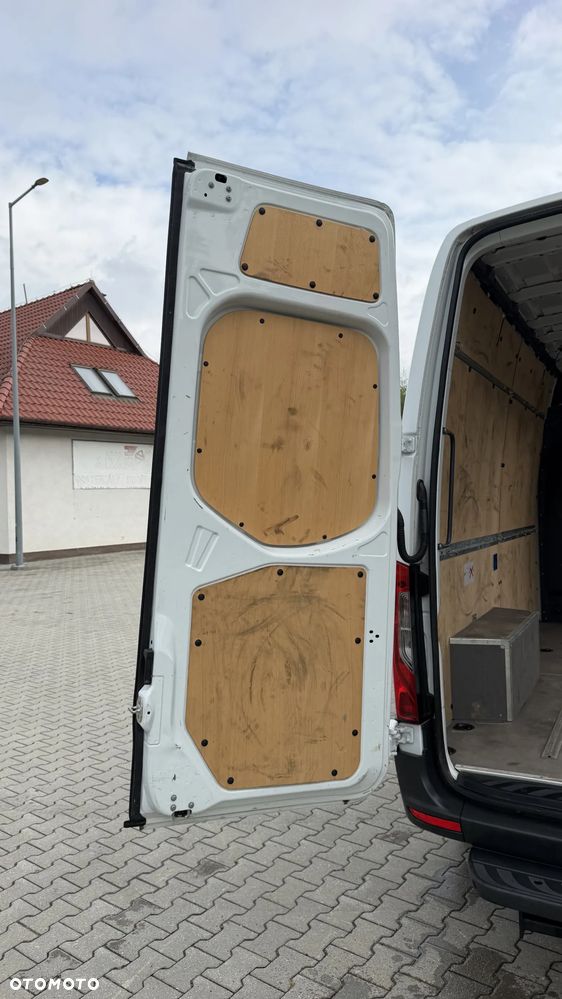 Mercedes-Benz Sprinter - 22