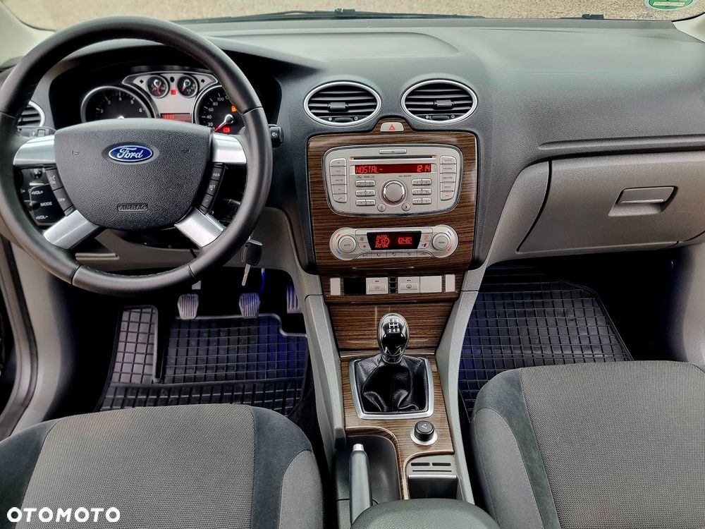 Ford Focus 2.0 16V Sport - 18