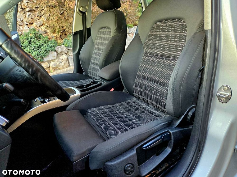 Audi A4 Limousine - 10