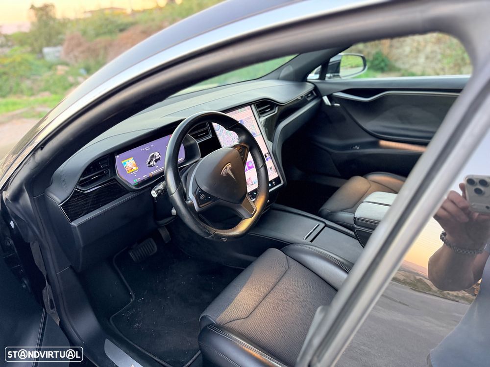 Tesla Model S - 7