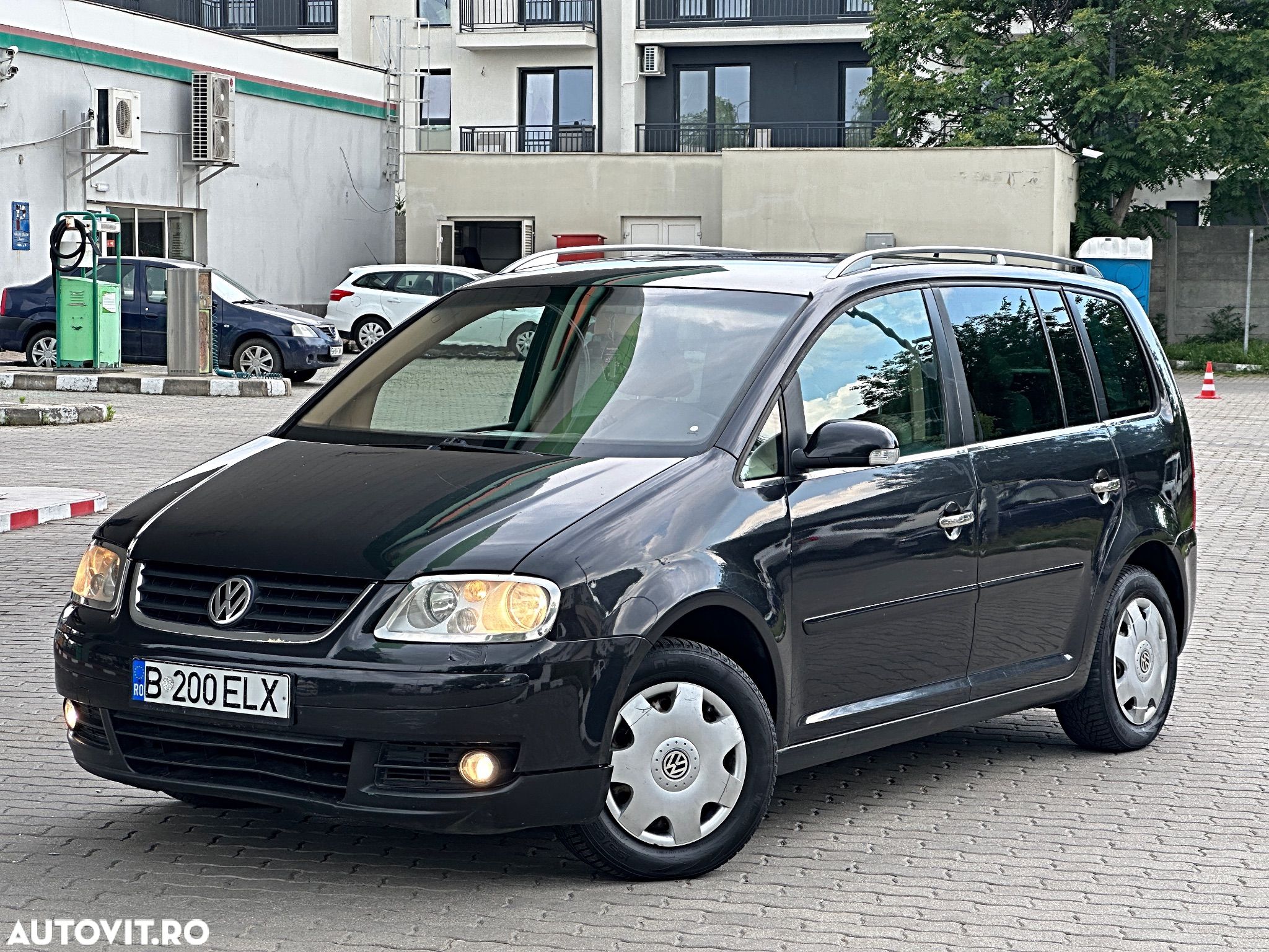 Volkswagen Touran 2.0TDI Highline - 1