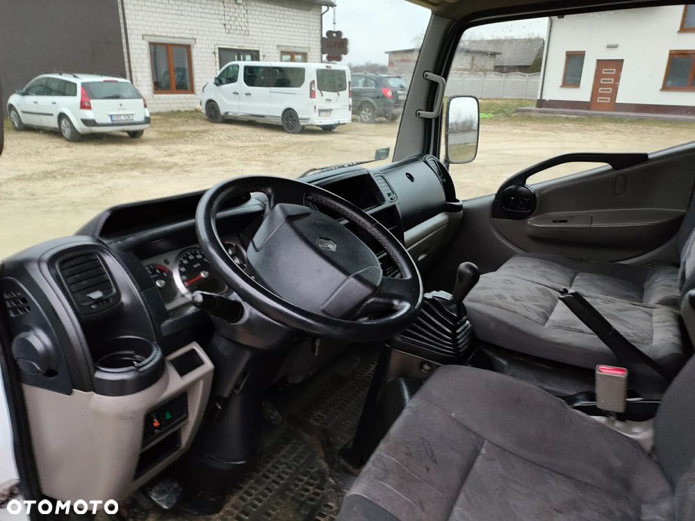 Renault Maxity - 5