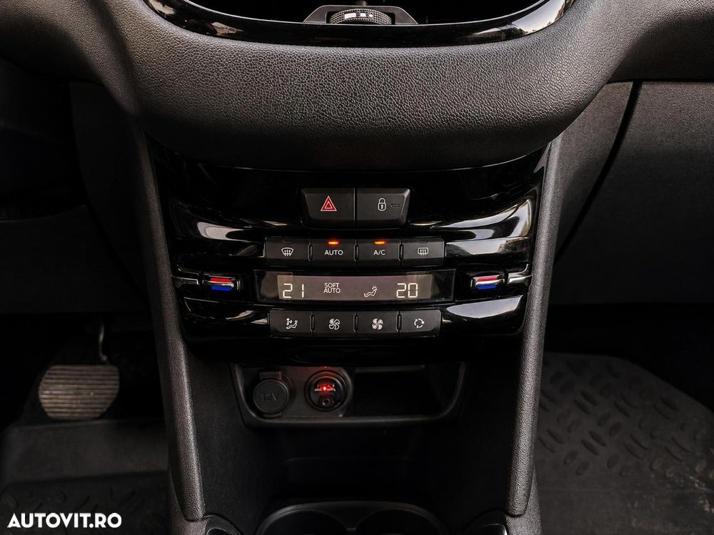 Peugeot 208 1.2 L PureTech ETG Allure - 8