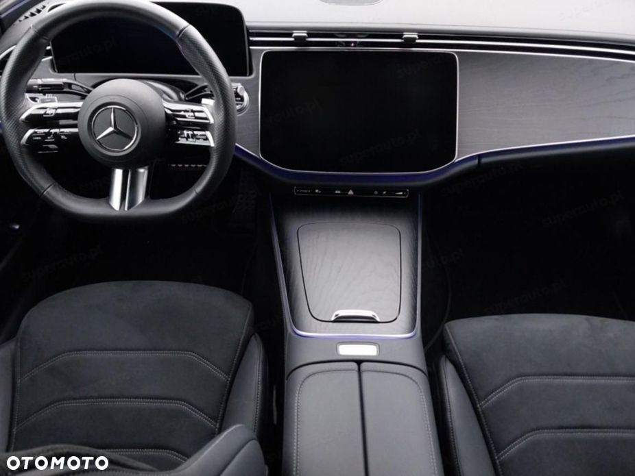 Mercedes-Benz Klasa E 200 mHEV 4-Matic AMG 9G-Tronic - 11